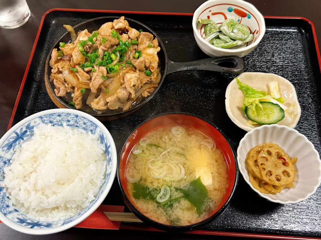 小料理お多福 豚バラ焼定食写真