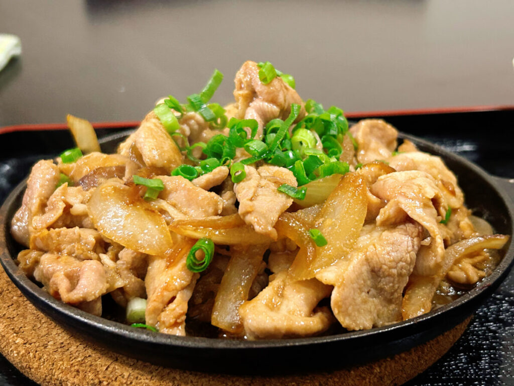 小料理お多福 豚バラ焼定食写真