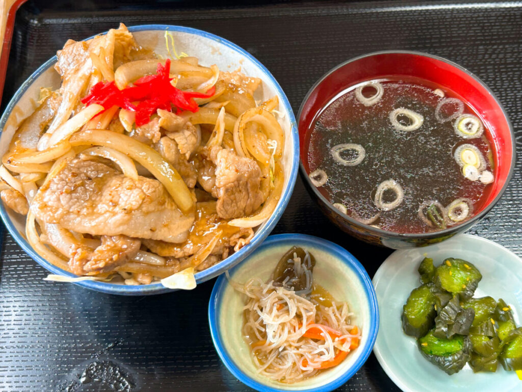 角膳の豚バラ焼肉丼
