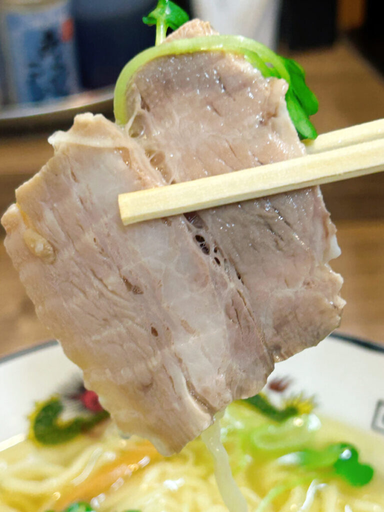 麺やあくつ 白しょうゆラーメン大盛写真