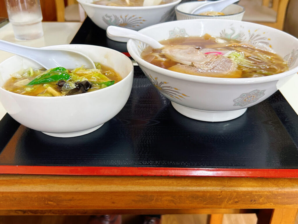 くるくる軒 Cセット(らーめん・半中華丼)写真