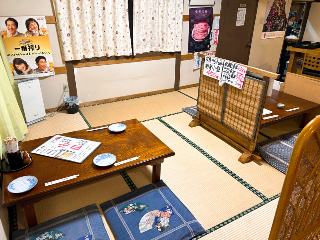 丑若丸（うしわかまる）店内の雰囲気