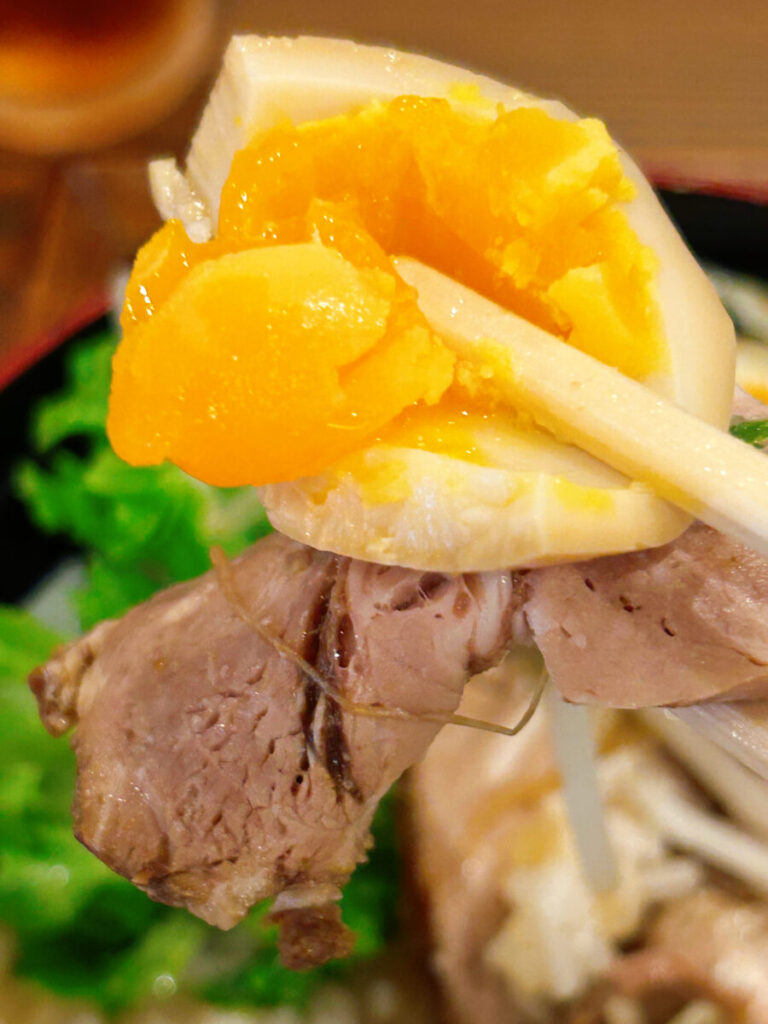 DECCORA(デッコラ)チャーシュー丼(日替わりメニュー)写真
