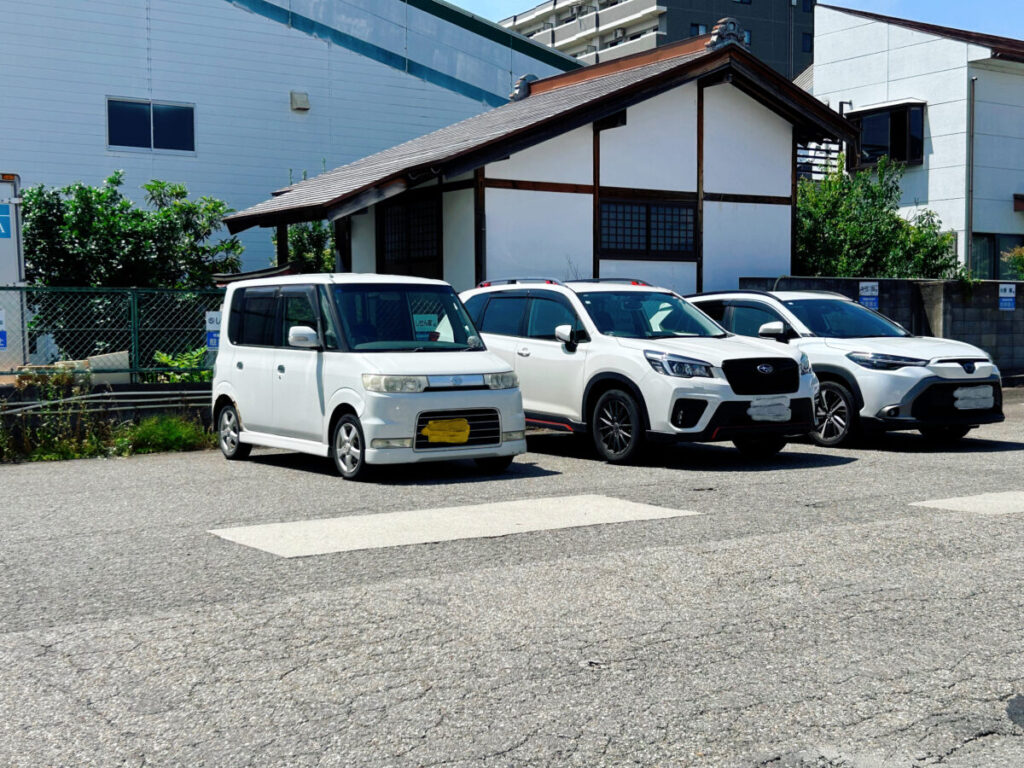 中華しせん家 駐車場写真