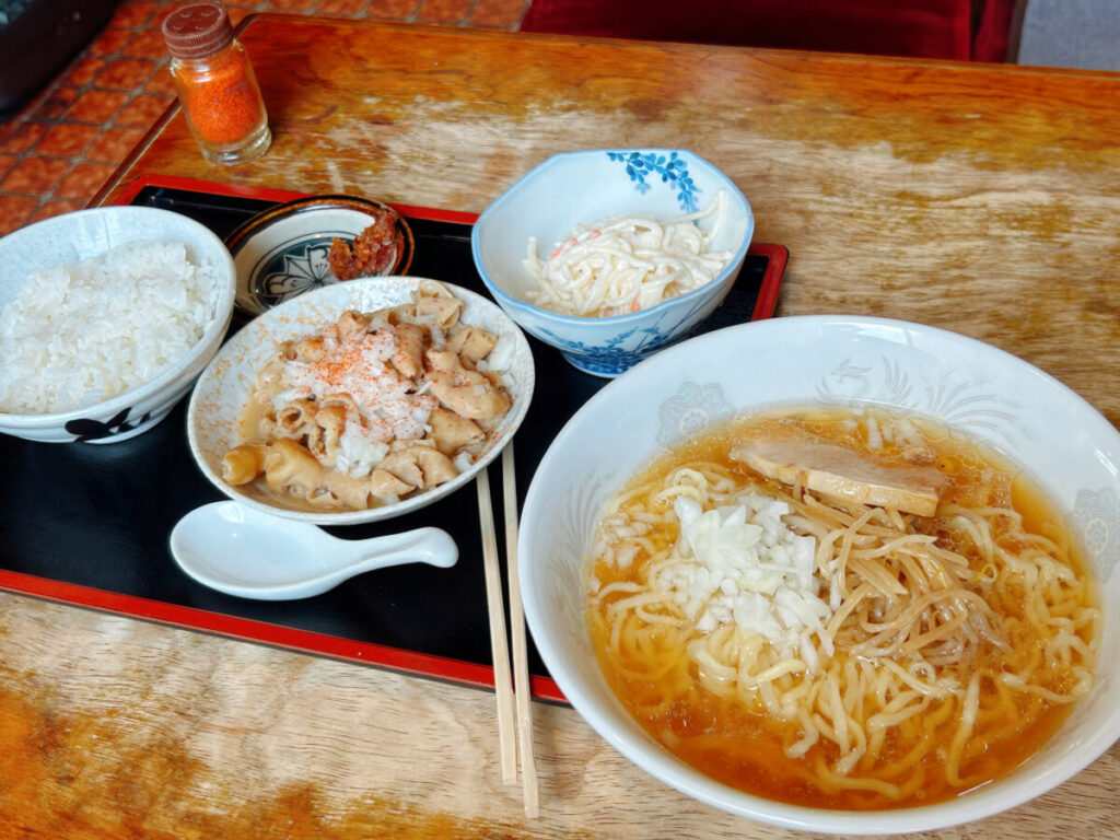 ブルドック もつ煮込みラーメンセット