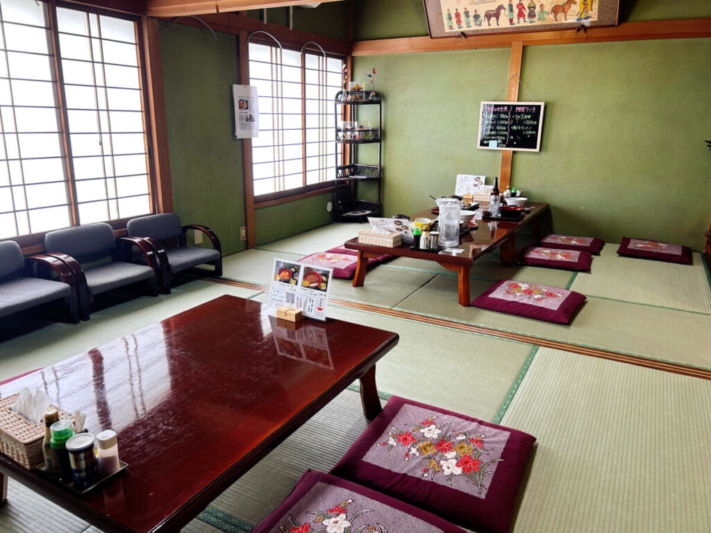お食事処 芳登里(ほとり)店内の雰囲気