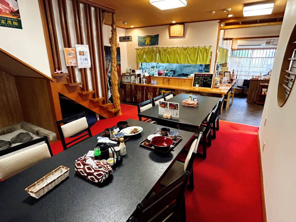 お食事処 芳登里(ほとり)店内の雰囲気