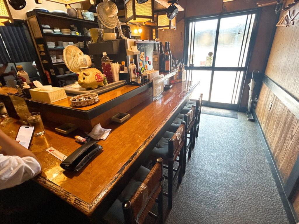 弘竜(こうりゅう)店内 カウンター写真