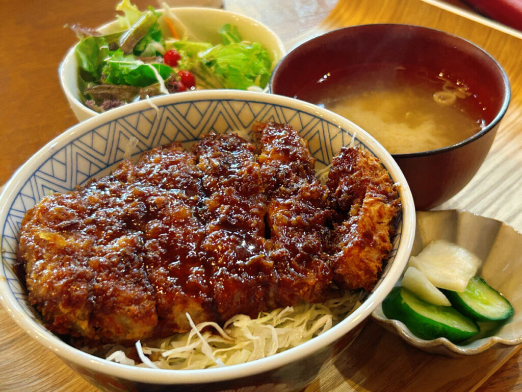 ファットリアこもと やまと豚の焼きソースカツ丼
