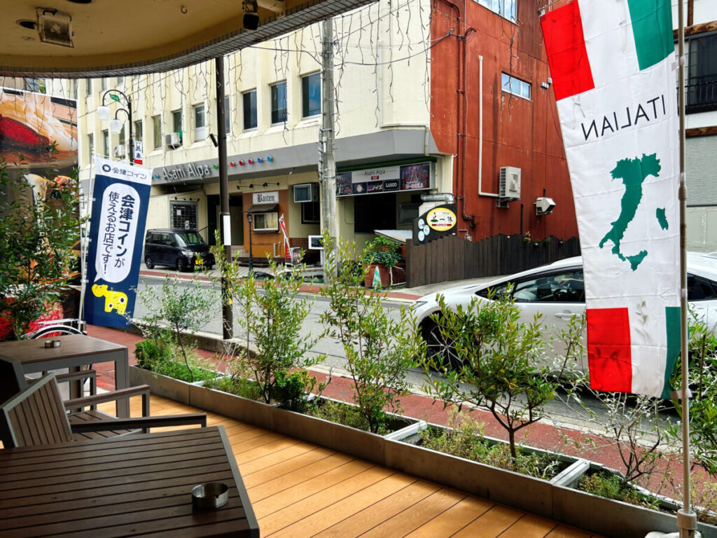 grill&Italian Falo'会津若松店 店舗外観 テラス席