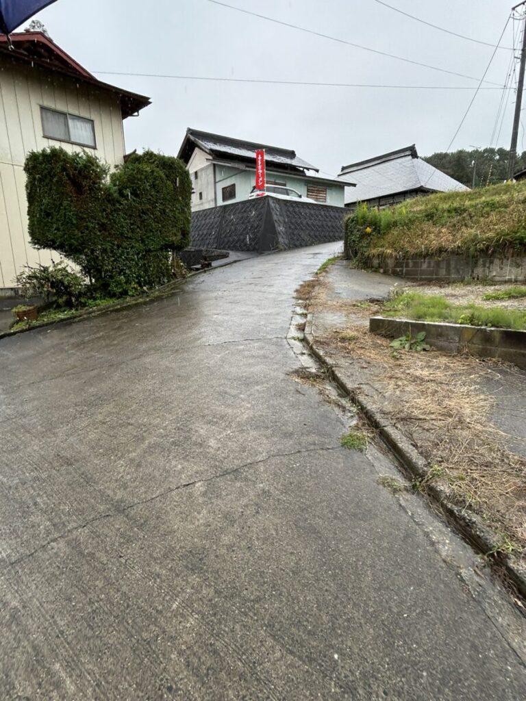 めん処 縁 駐車場から店舗