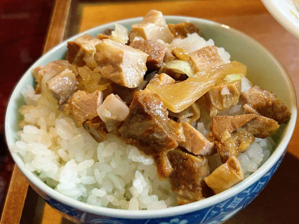 めん処 縁 限定しょう油ラーメン ライス 写真