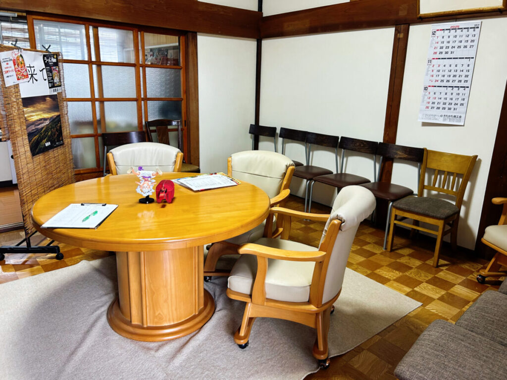 めん処 縁 待合室