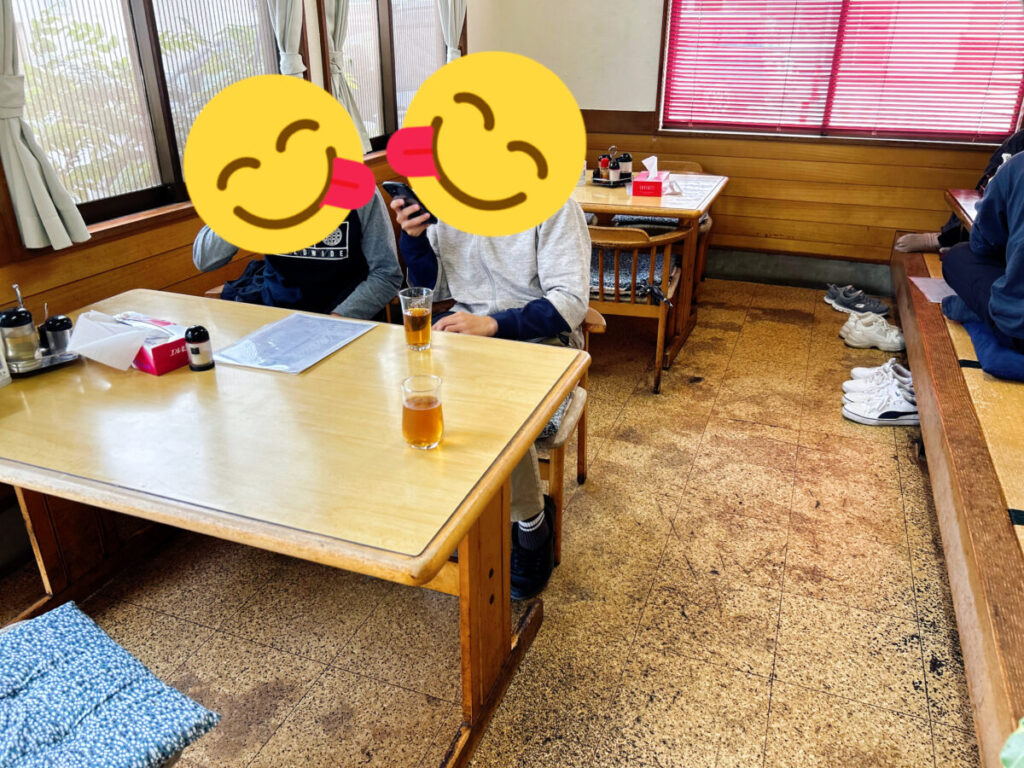 味平食堂 店内 写真 雰囲気 様子