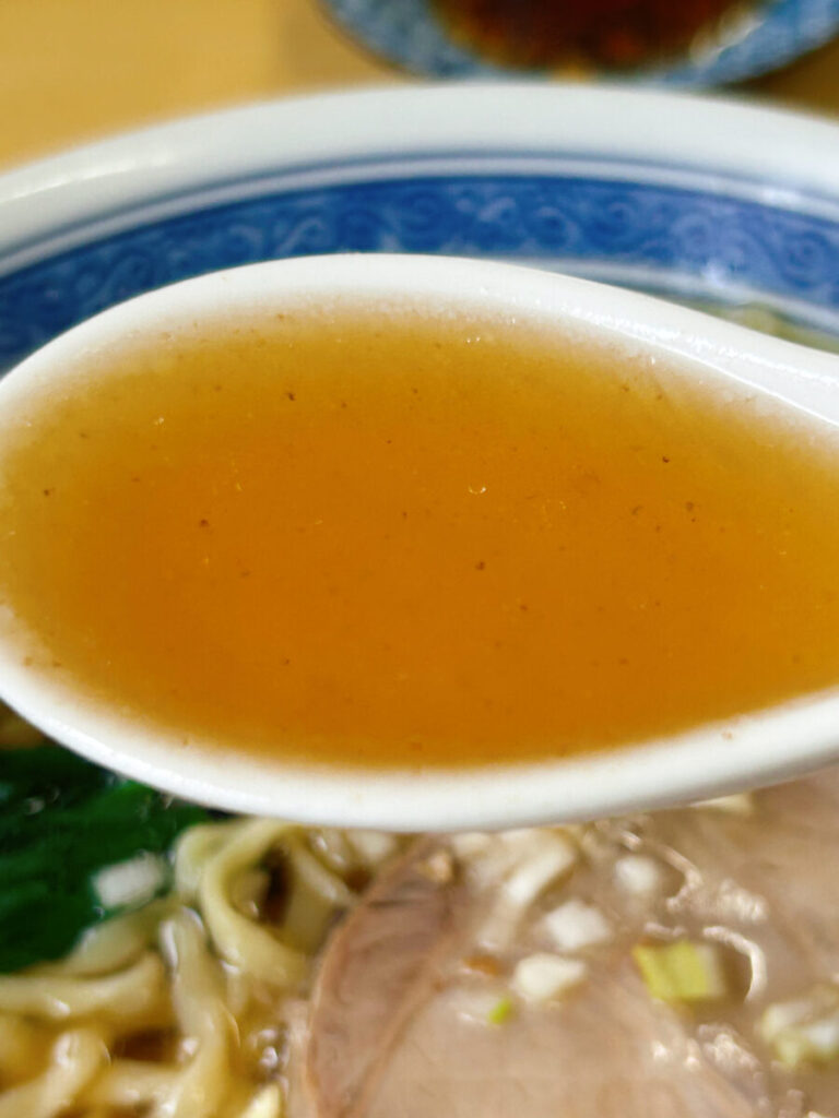 味平食堂 しょうゆラーメン&ミニミニソースカツ丼 スープ