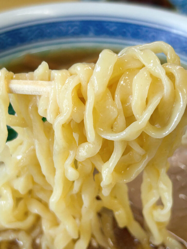 味平食堂 しょうゆラーメン&ミニミニソースカツ丼 麺