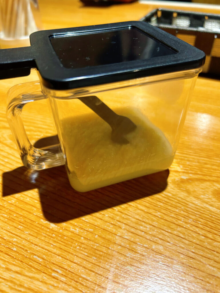 創作dinning 輝香 すりおろしニンニク テーブルコーナー