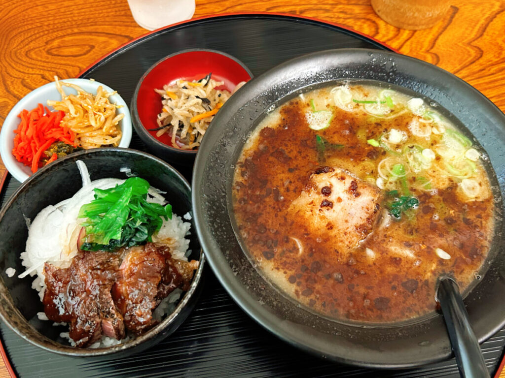お食事処あおやま とんこつ黒らーめん＆ミニステーキ丼セット