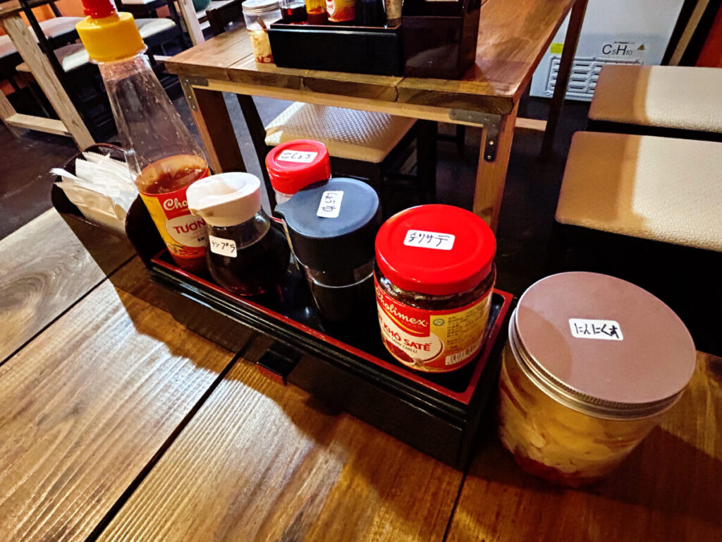 アンちゃん 本格ベトナム料理 テーブルの調味料