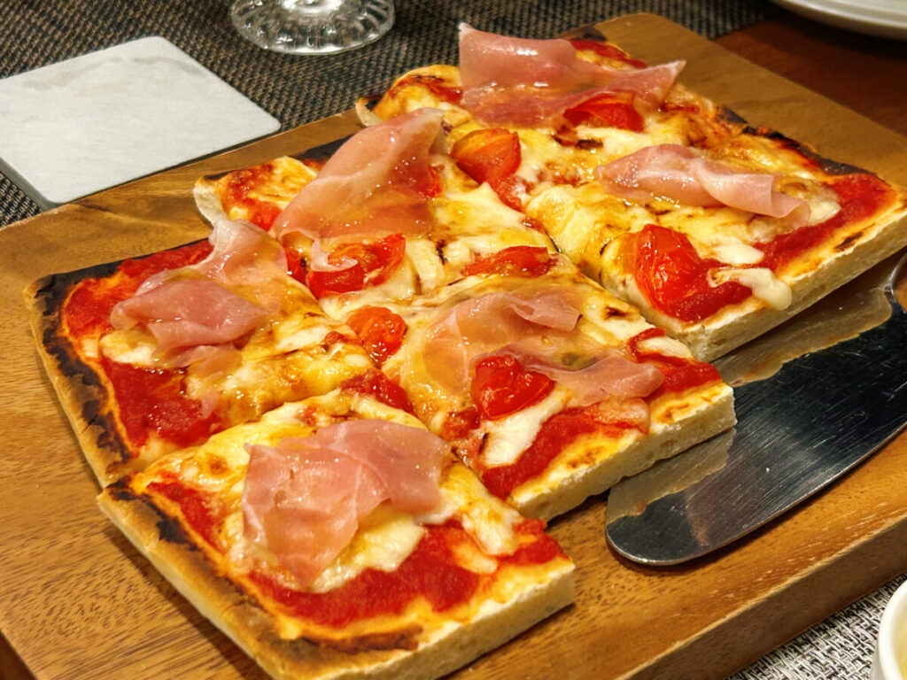 レストラン ラ レゾン （Restaurant la Raison）ディナー 飲み放題コース 生ハムのピザ