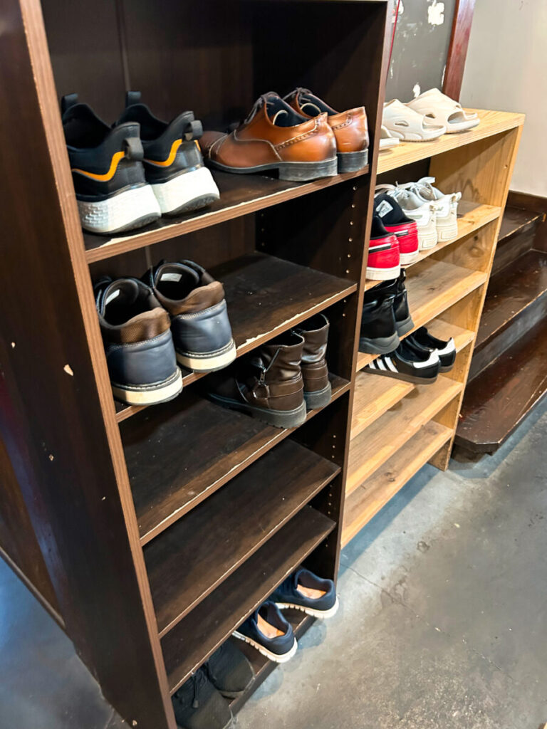 らぁ麺 まる 下駄箱 小上がり
