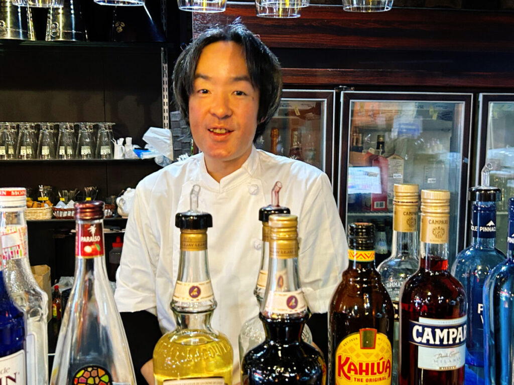 會津バル 店長 足立さん 写真 鶴我グループ
