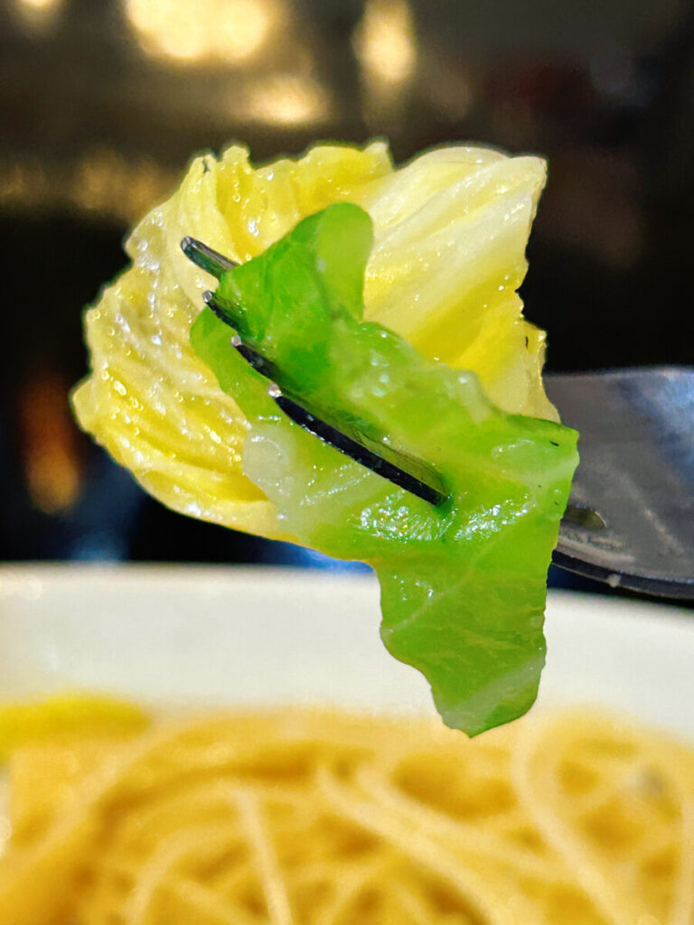 會津バル ランチ メイン
魚介・キャベツ・ヤングコーンの場ガーリックパスタ