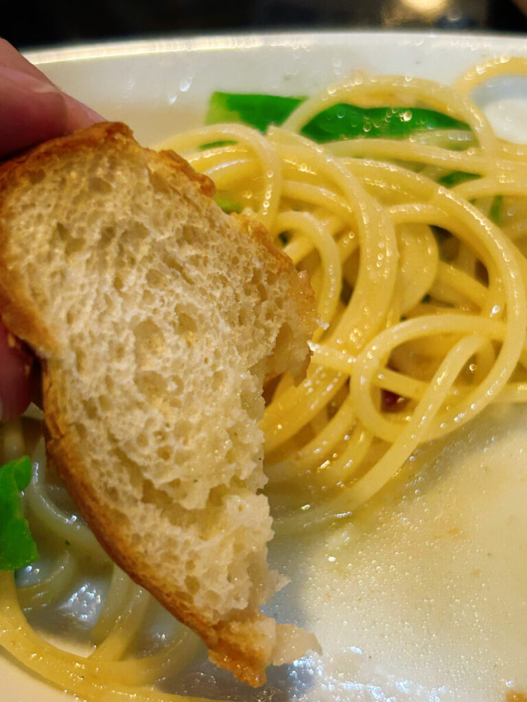 會津バル ランチ メイン
魚介・キャベツ・ヤングコーンの場ガーリックパスタ