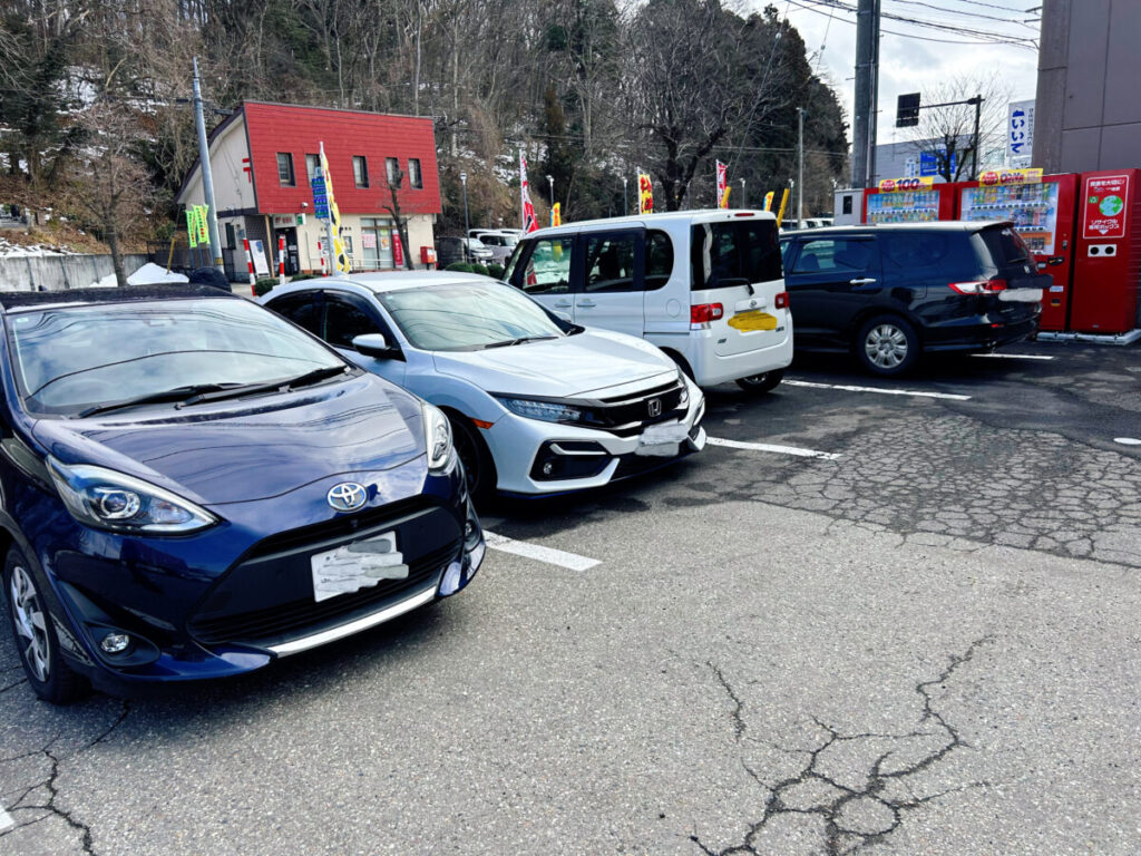 横浜家系ラーメン 郷戸家本店 店舗外観 駐車場