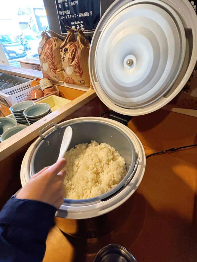 横浜家系ラーメン 郷戸家本店 店内 写真