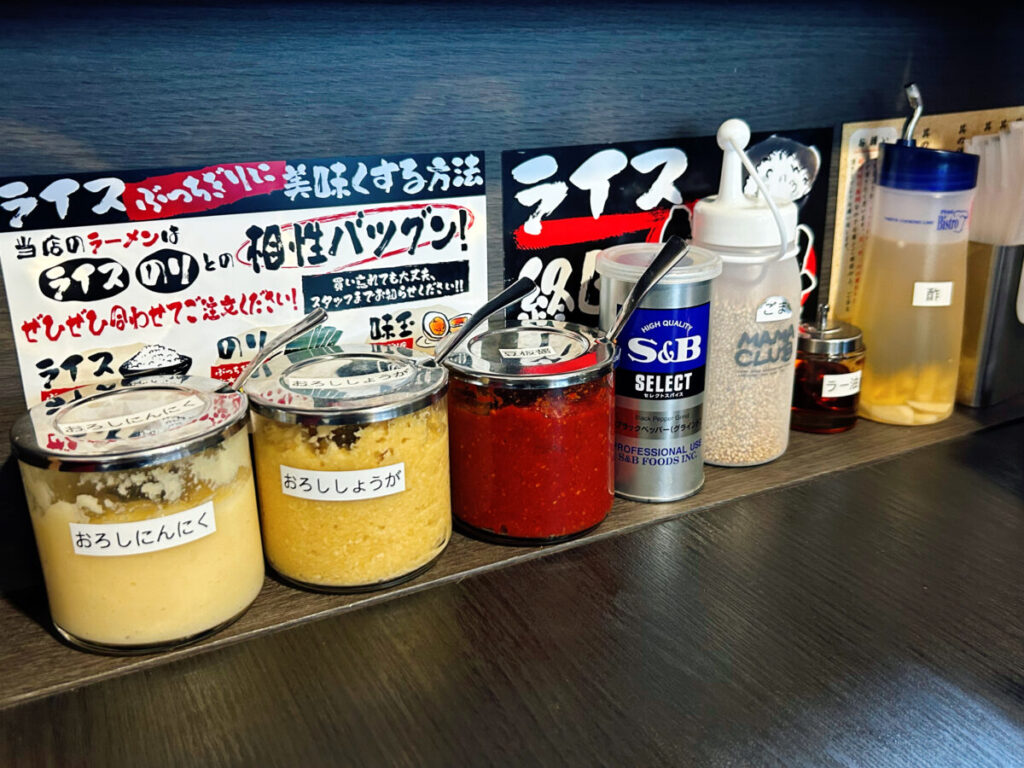 横浜家系ラーメン 郷戸家本店 店内 写真