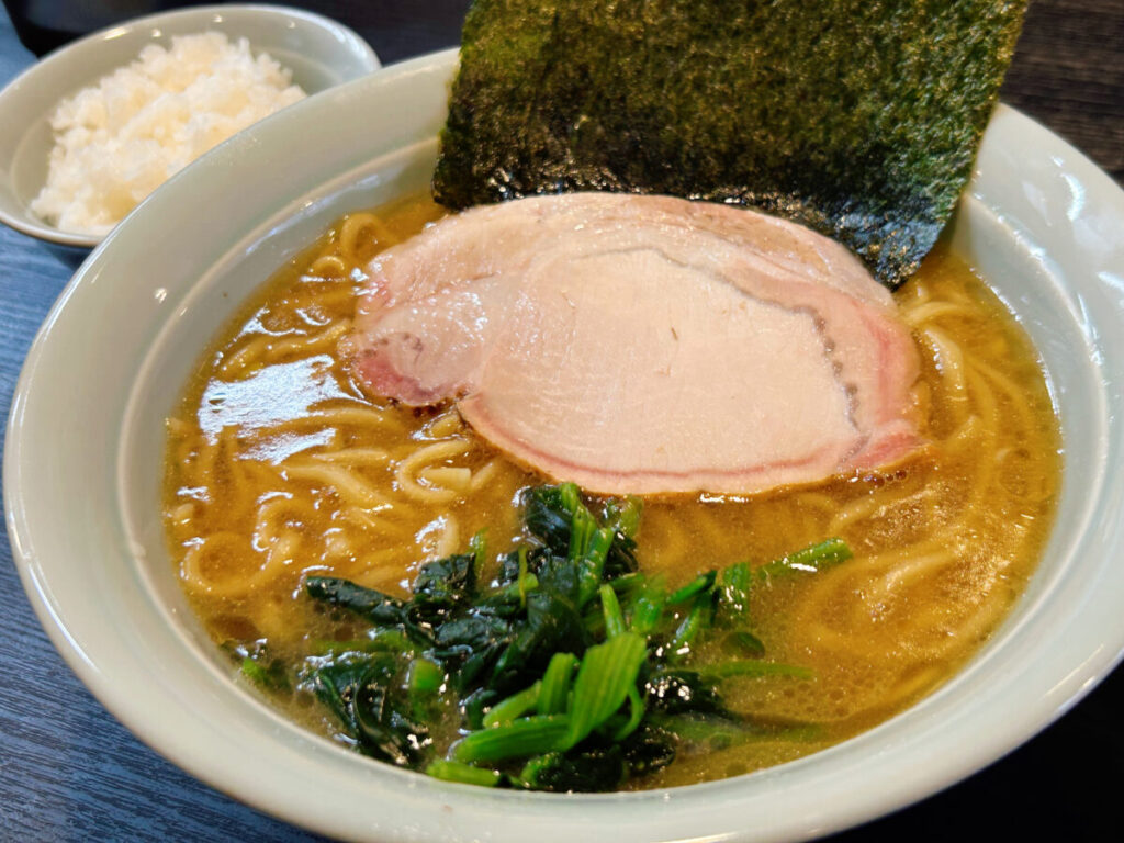 横浜家系ラーメン 郷戸家本店 家系ラーメン 大盛 写真 会津若松市
