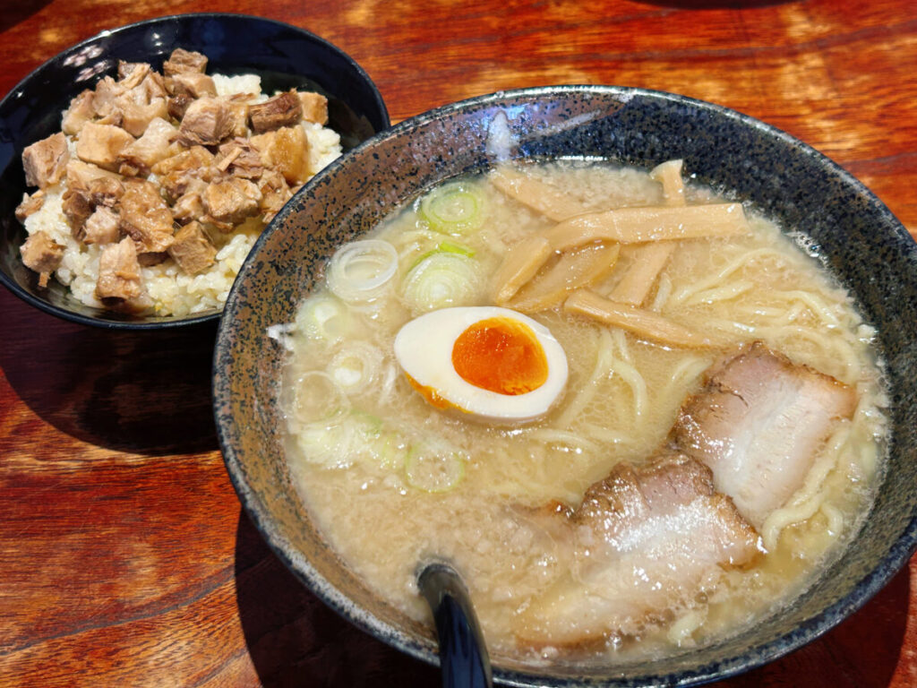 頓珍館 みそこってりらーめん 半肉チャーハン 