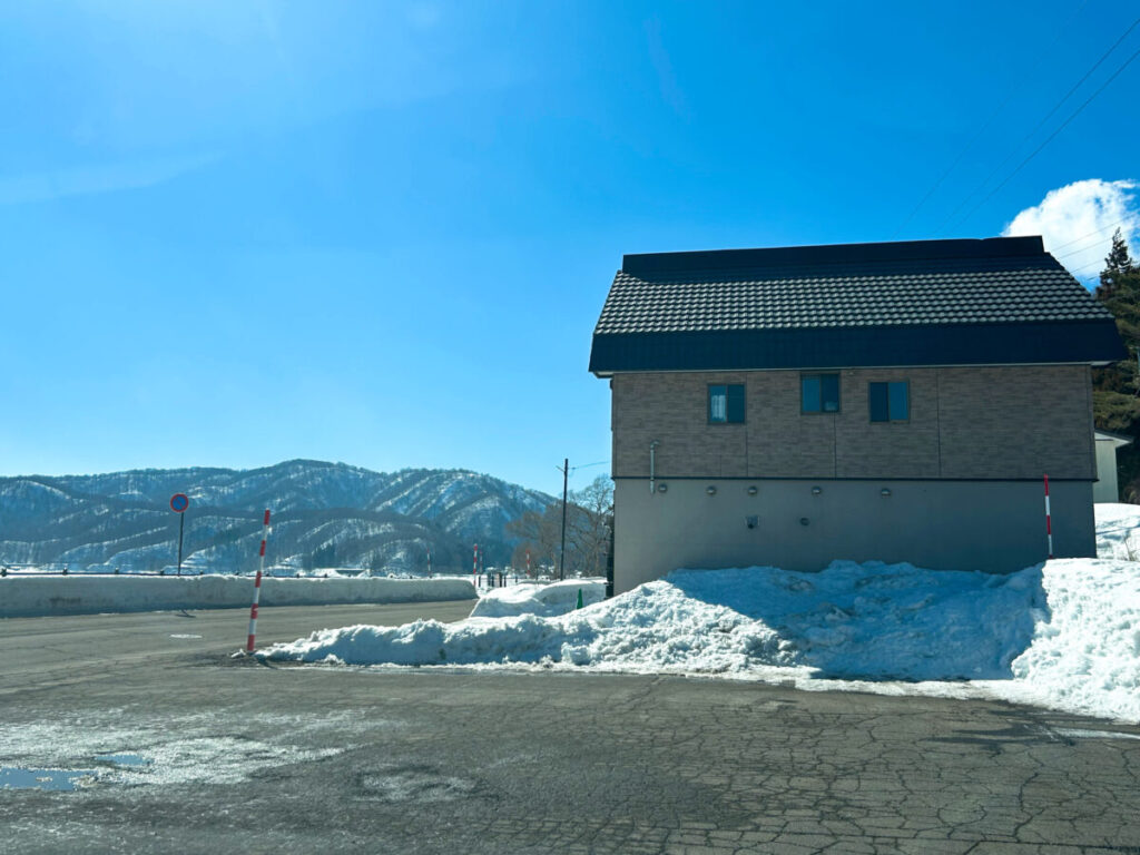 奥裏磐梯 らぁめんや 店舗外観 駐車場
