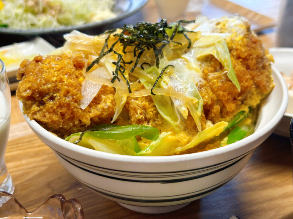 和食レストランきちんとごはん虹 出汁香る煮込みカツ丼定食