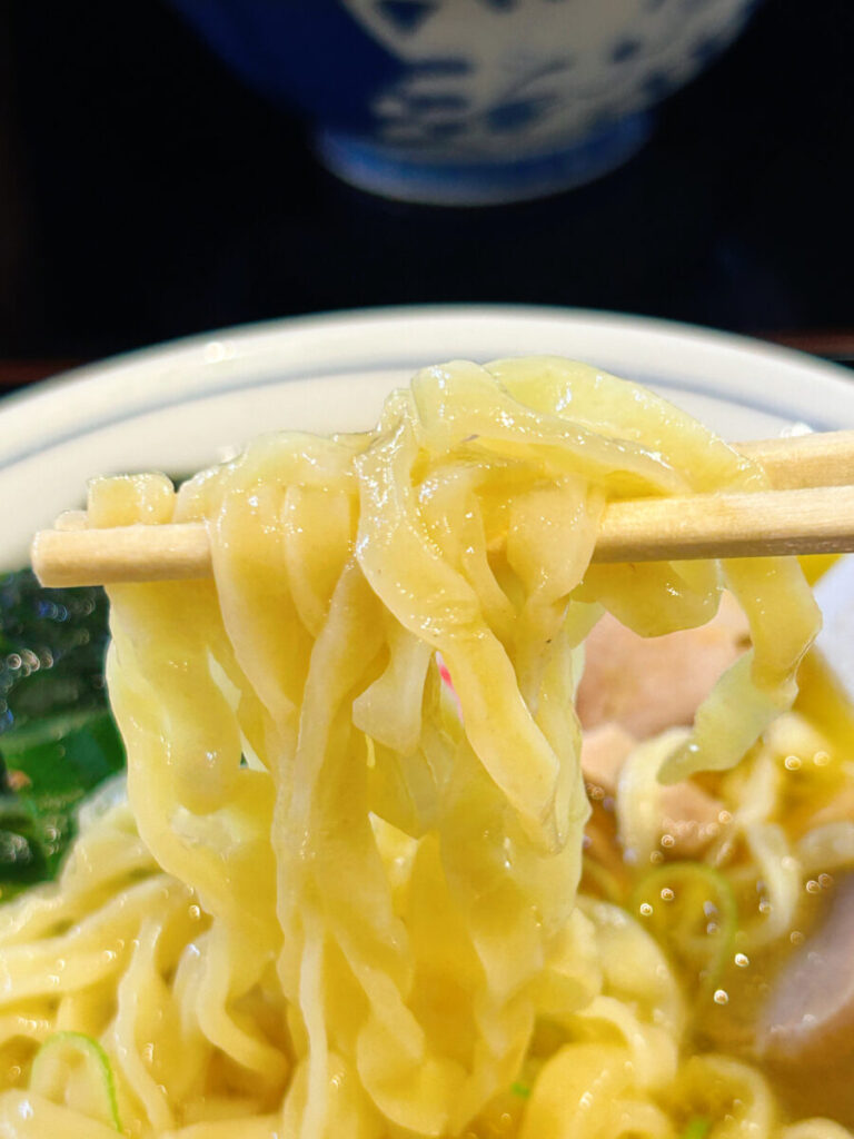 ひとつぶの麦 黄金の塩そば 手打ち麺 大盛 ラーメン