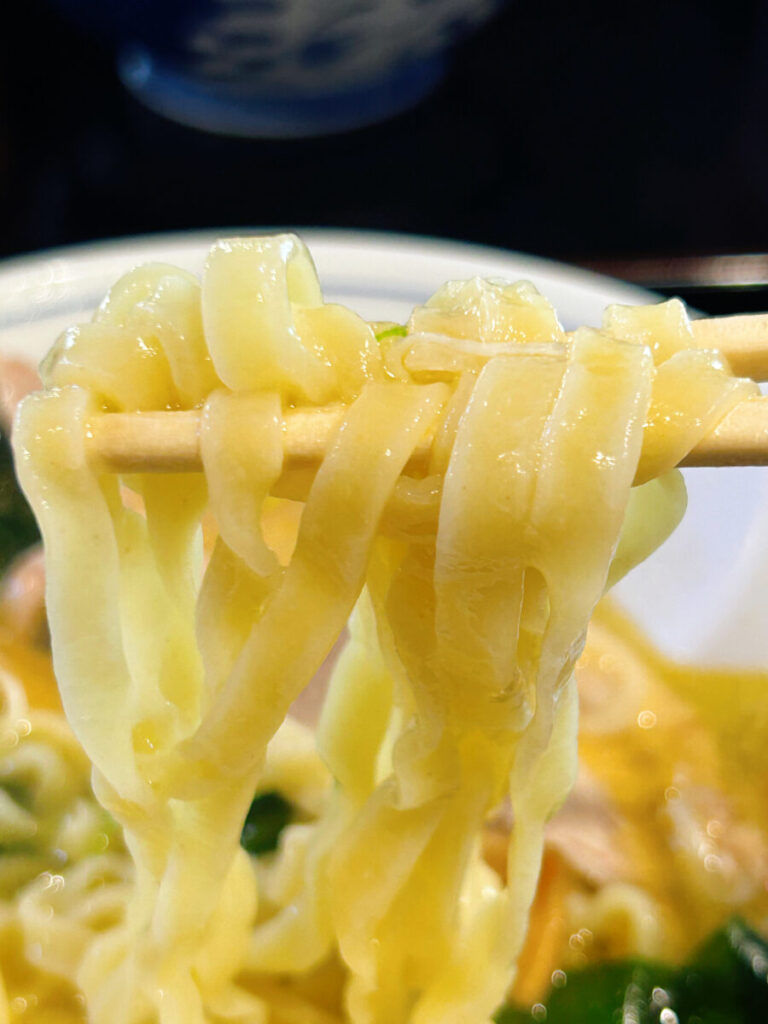 ひとつぶの麦 黄金の塩そば 手打ち麺 大盛 ラーメン