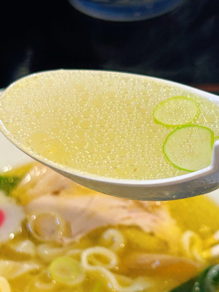 ひとつぶの麦 黄金の塩そば 手打ち麺 大盛 ラーメン