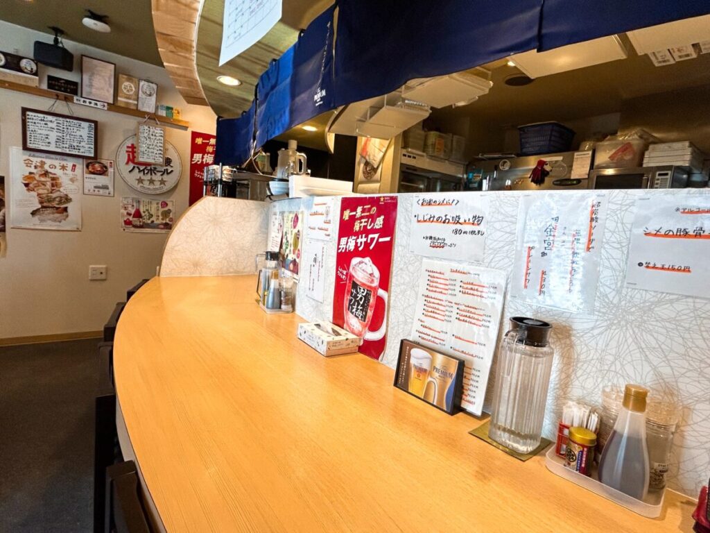わいわい丸 店内 写真 雰囲気 カウンター席