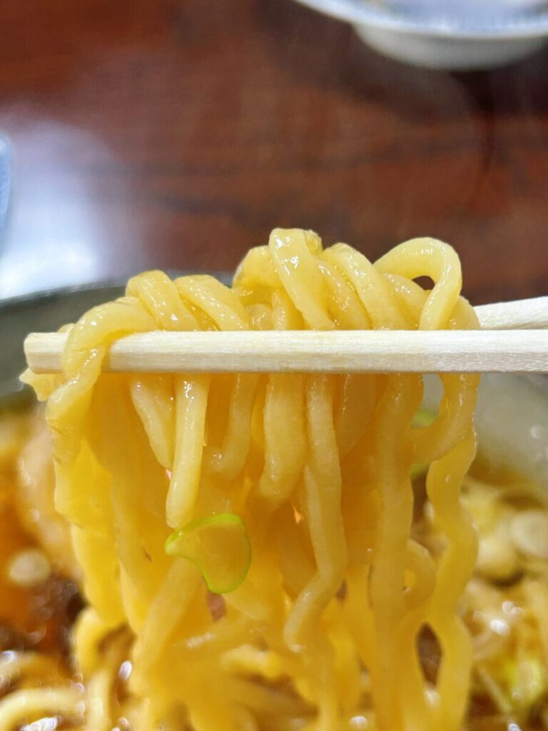 あたごや食堂 ワンタンメン 自家製 手打ち麺 極太麺