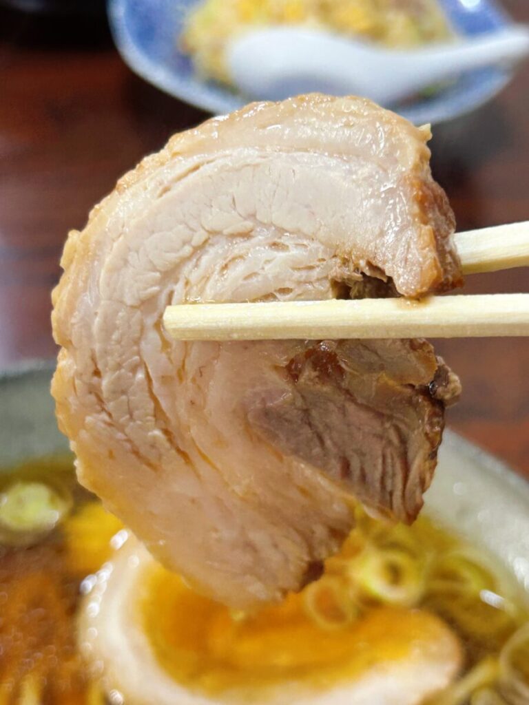 あたごや食堂 ワンタンメン 厚切りチャーシュー