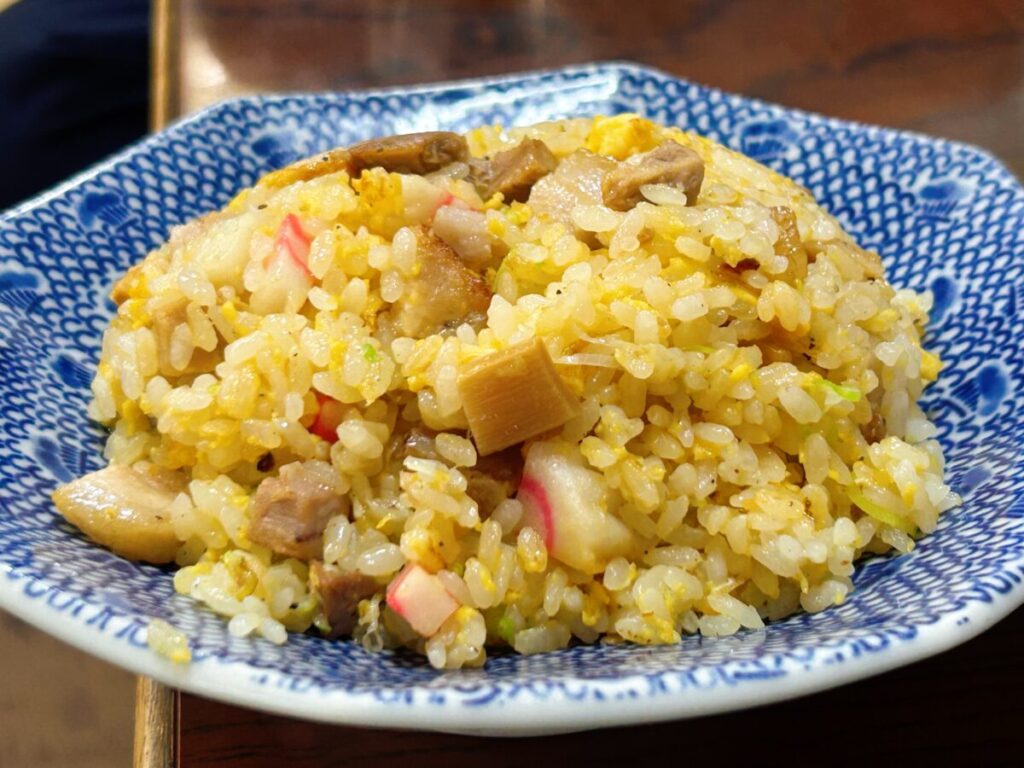 あたごや食堂 ワンタンメン 半チャーハン