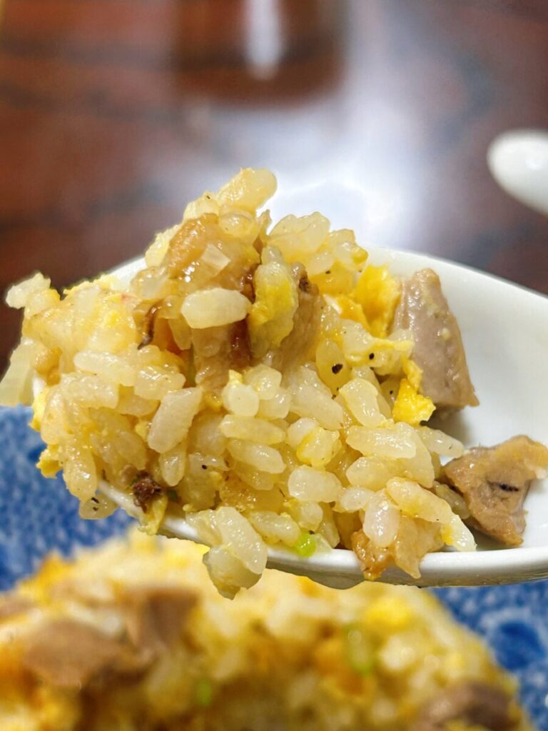 あたごや食堂 ワンタンメン 半チャーハン