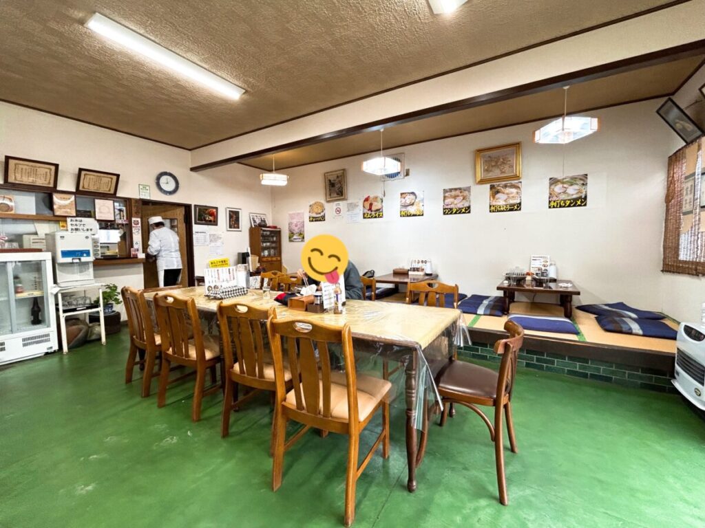 あたごや食堂 店内 写真 雰囲気