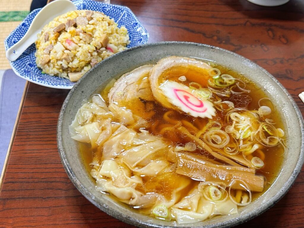 あたごや食堂 ワンタンメン 半チャーハン 