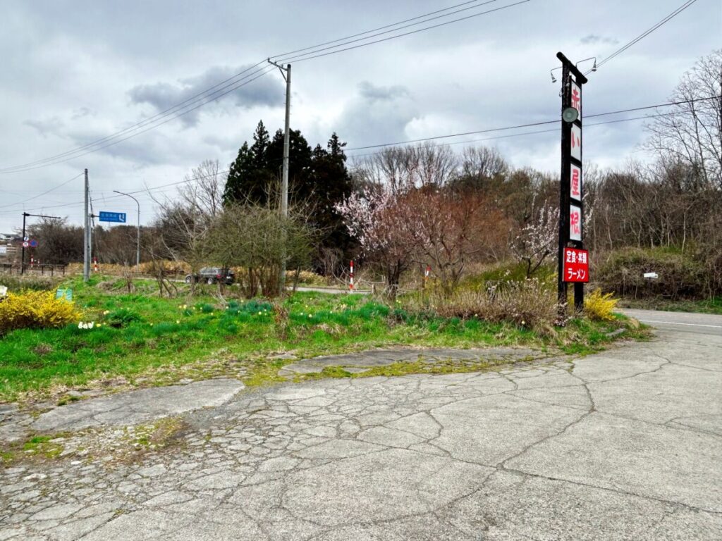 赤い屋根 駐車場
