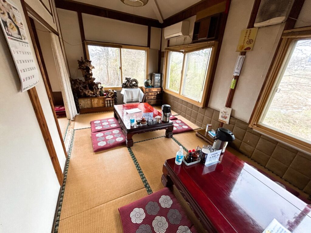 赤い屋根 店内 雰囲気 写真