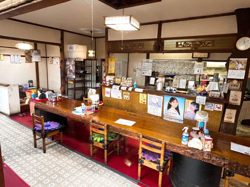 赤い屋根 店内 雰囲気 写真