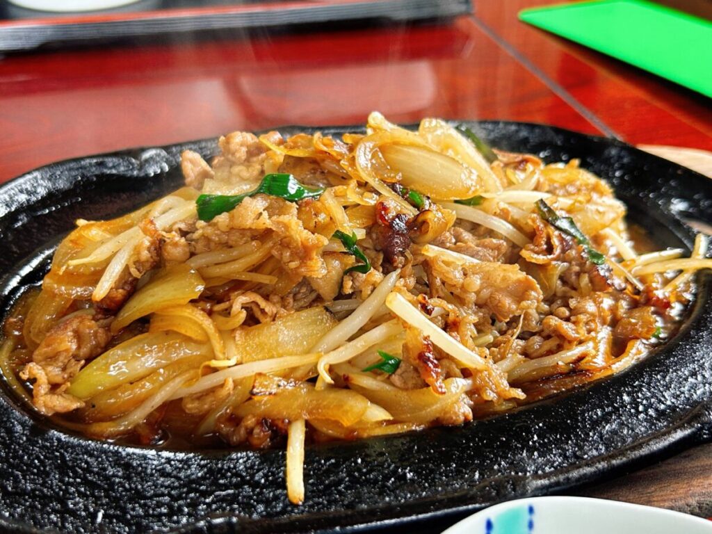 赤い屋根 牛焼肉定食 具大盛 ライス大盛 ランチ 写真