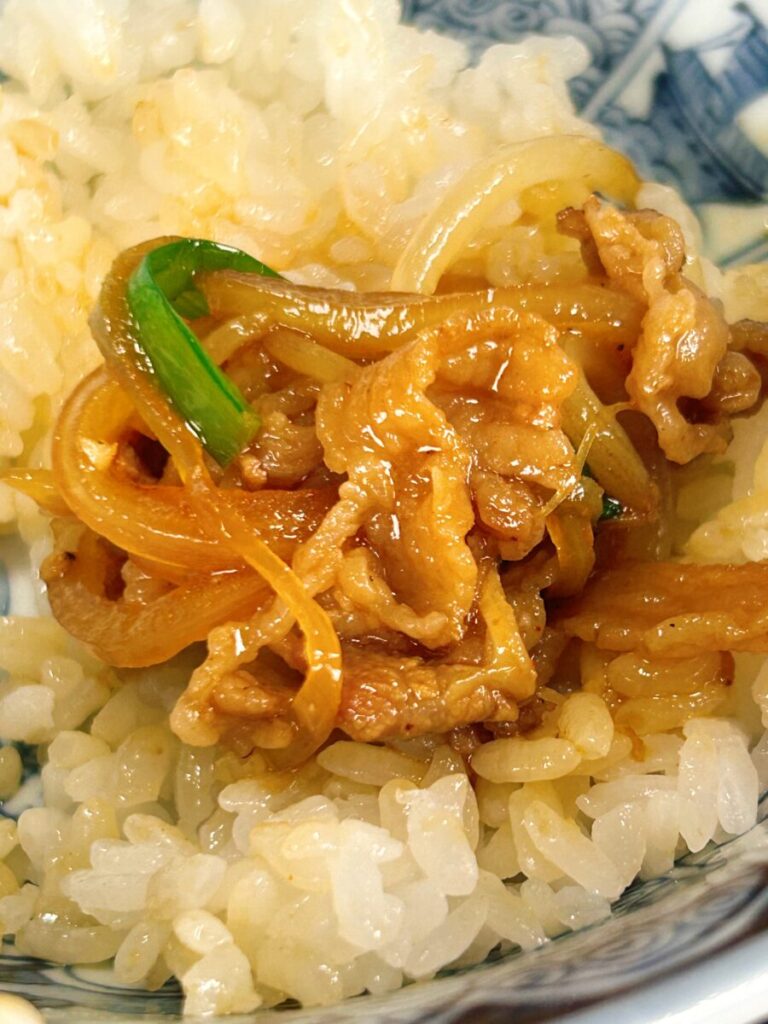 赤い屋根 牛焼肉定食 具大盛 ライス大盛 ランチ 写真